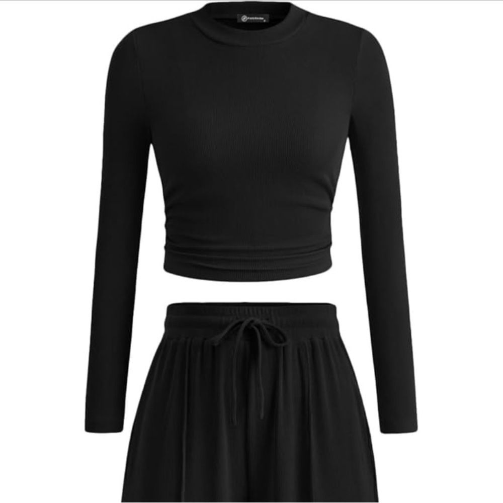 Black Long Sleeve Crop Top